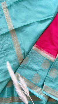 Kanchipuram crepe silk saree features a stricking dural tone contract sea green bidy and a deep maroon-red border  (Saree Code - S106)
